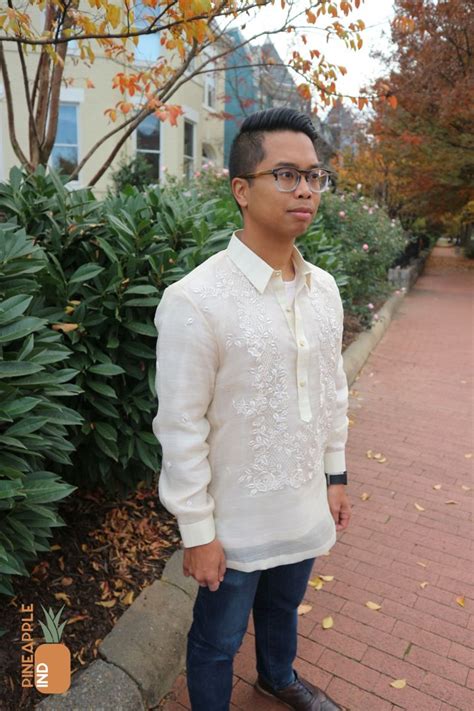 fitting in Tagalog .